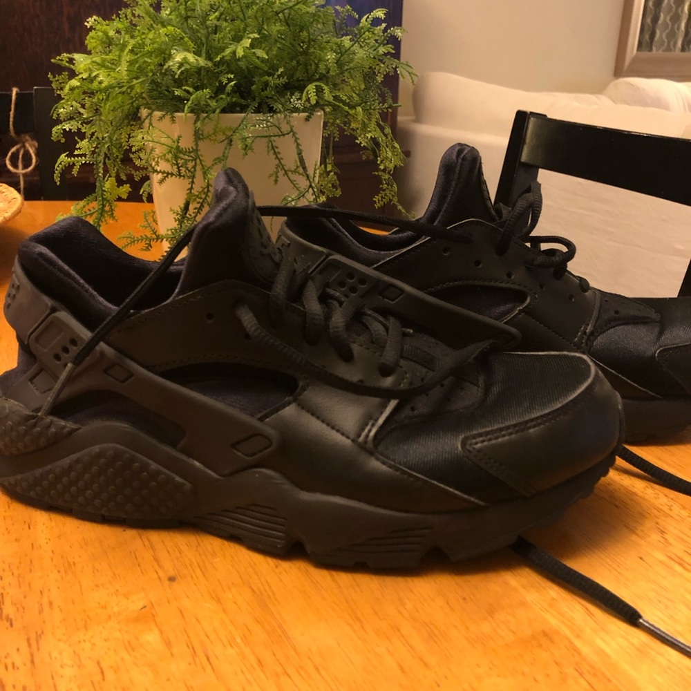 Nike Huarache size 9.5